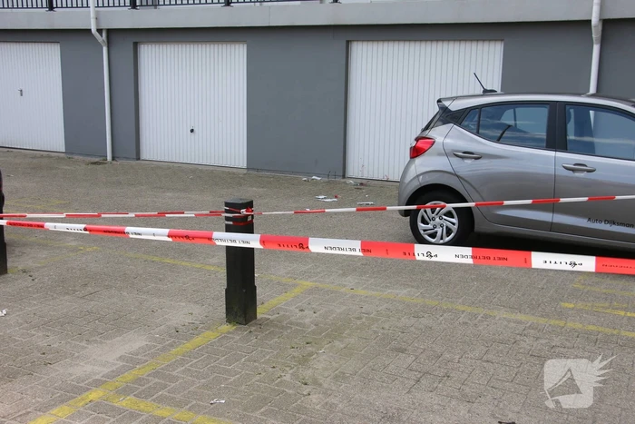 Persoon zwaargewond nadat hamer van grote hoogte valt