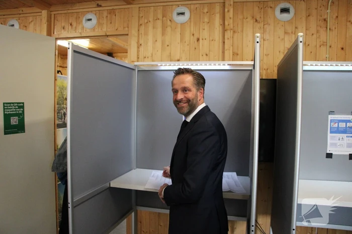 Hugo de Jonge brengt stem uit voor Europees Parlementsverkiezing