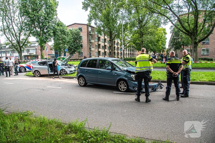 Zwaargewonde na aanrijding met auto's