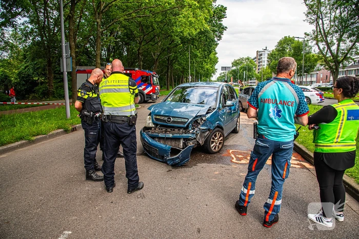 Zwaargewonde na aanrijding met auto's