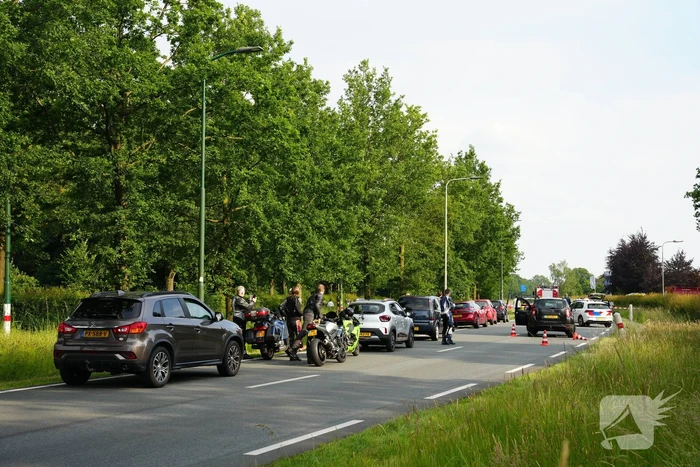 Reanimatie nadat auto tot stilstand komt in hek