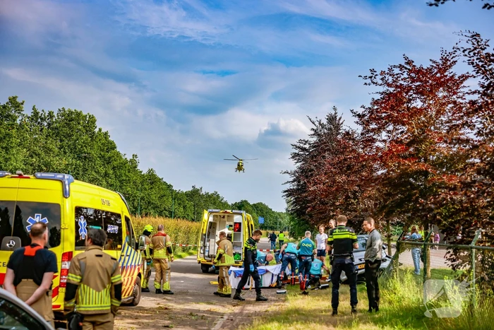 Reanimatie nadat auto tot stilstand komt in hek