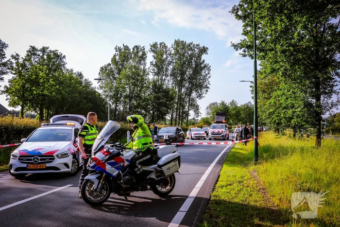 Reanimatie nadat auto tot stilstand komt in hek