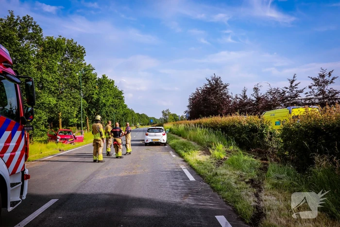 Reanimatie nadat auto tot stilstand komt in hek