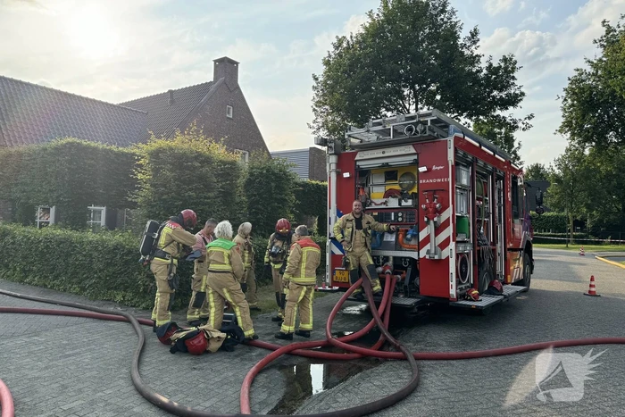 Brand in bedrijfspand brandweer groots ingezet