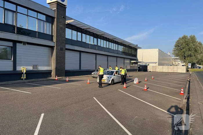 Politie houdt algemene voertuig controle