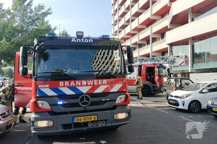 Hulpdiensten groots ingezet voor brand in flatwoning