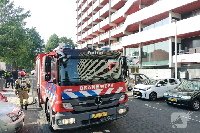 Hulpdiensten groots ingezet voor brand in flatwoning