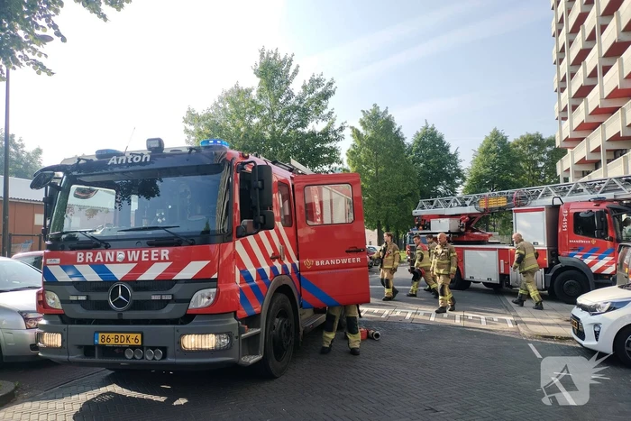 Hulpdiensten groots ingezet voor brand in flatwoning
