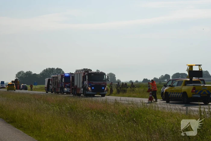 Hulpdiensten groots ingezet voor voertuig te water