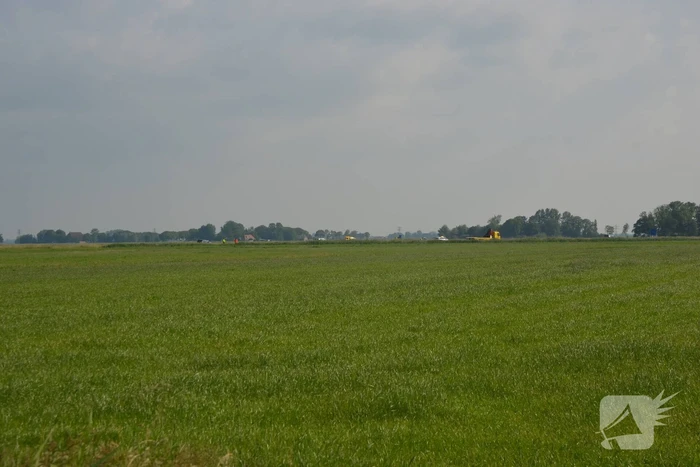 Hulpdiensten groots ingezet voor voertuig te water