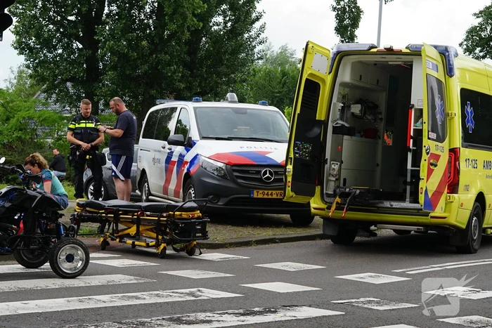 Scooterrijder gewond bij aanrijding met bestelbus