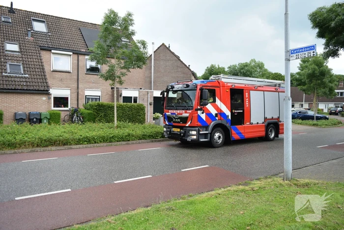 Brandweer onderzoek gaslucht in woning