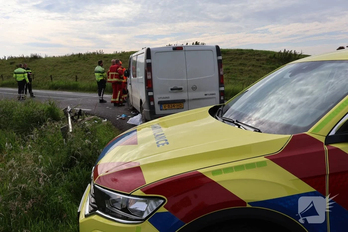Wielrenner gewond bij botsing met bestebus