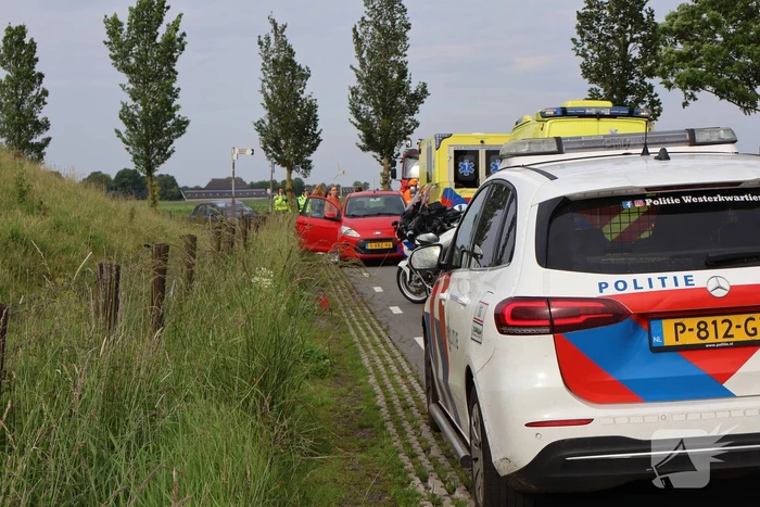 Wielrenner gewond bij botsing met bestebus