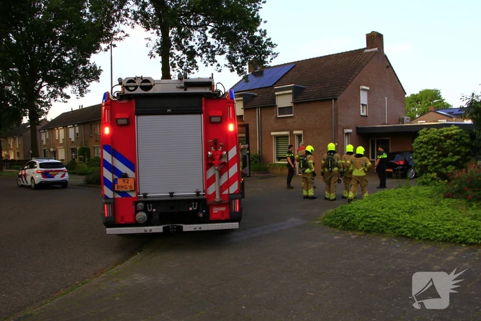 Bewoners blussen brand in heg