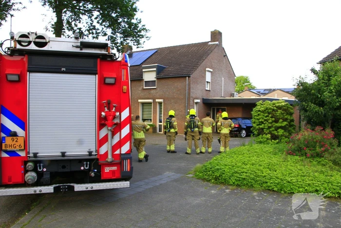 Bewoners blussen brand in heg