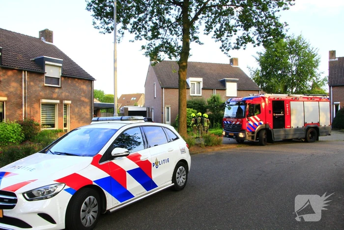 Bewoners blussen brand in heg