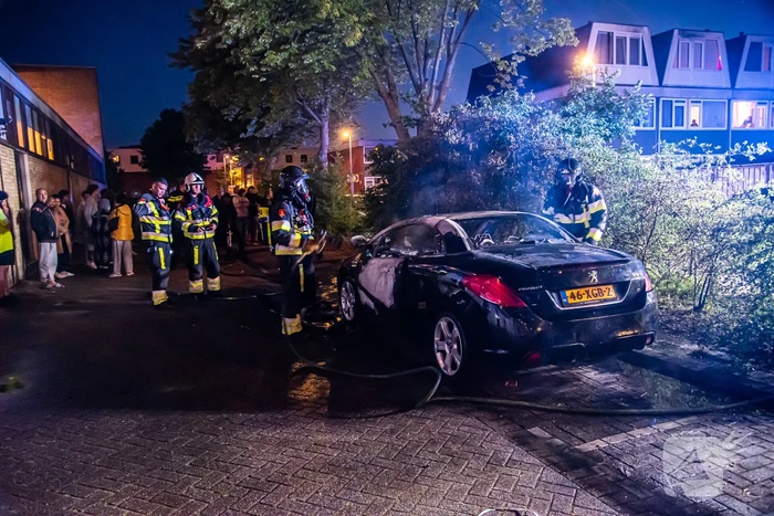Auto gaat in vlammen op