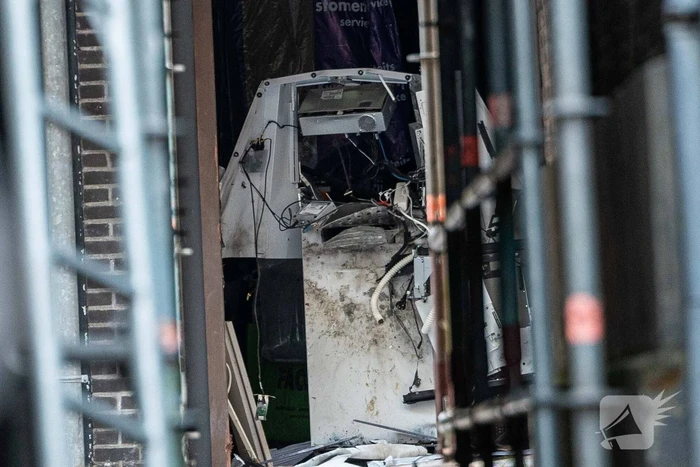 Veel schade na plofkraak pinautomaat