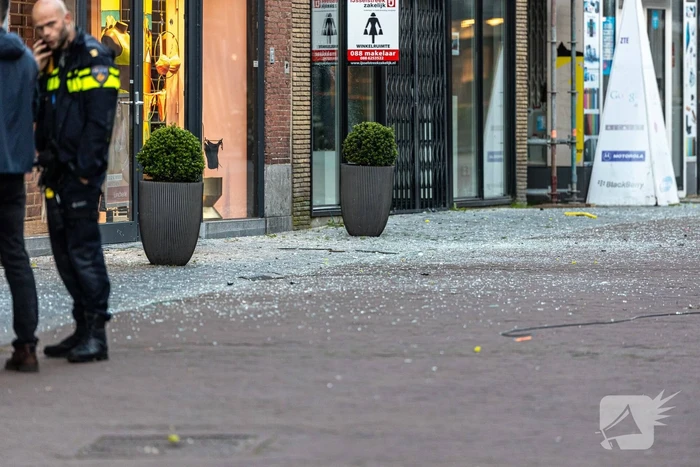 Veel schade na plofkraak pinautomaat