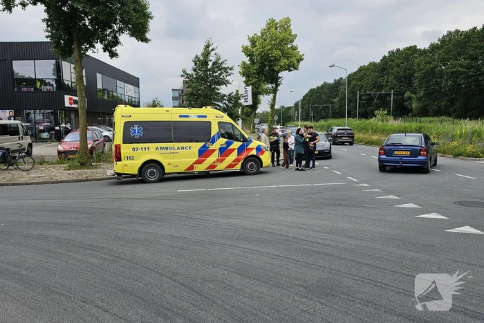 Scooterrijdster geschept door automobilist