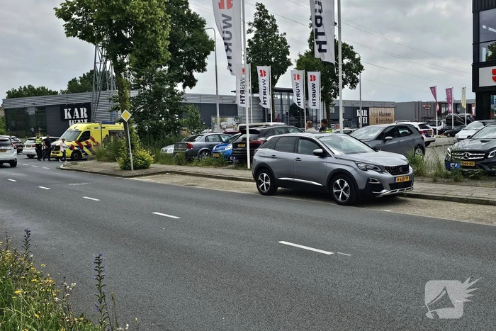 Scooterrijdster geschept door automobilist