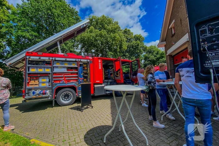 Burgermeester aanwezig bij indienstneming nieuw blusvoertuig
