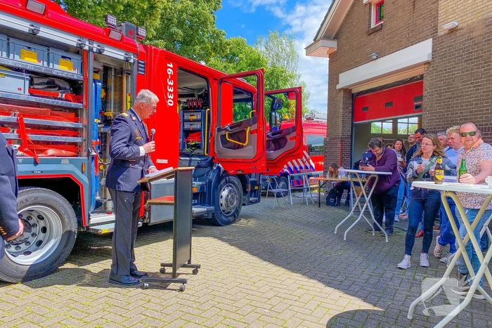 Burgermeester aanwezig bij indienstneming nieuw blusvoertuig