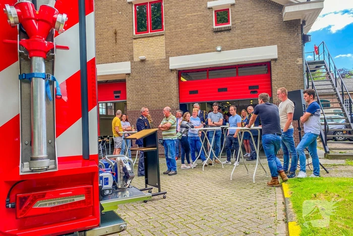 Burgermeester aanwezig bij indienstneming nieuw blusvoertuig