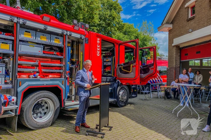 Burgermeester aanwezig bij indienstneming nieuw blusvoertuig