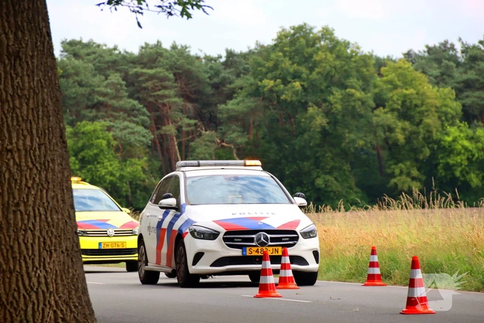Opzittenden motor zwaargewond bij aanrijding