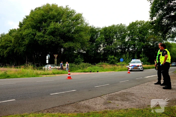 Opzittenden motor zwaargewond bij aanrijding