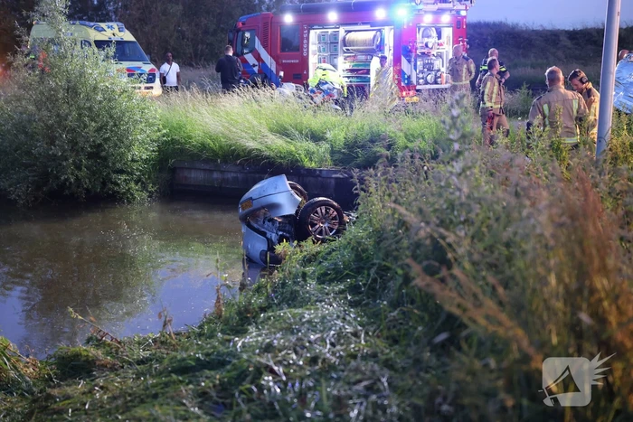 Auto raakt te water