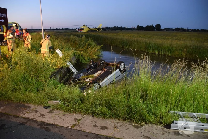 Auto raakt te water
