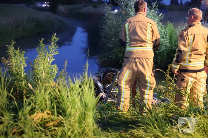 Auto raakt te water