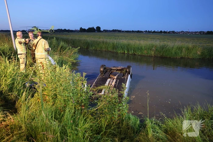 Auto raakt te water