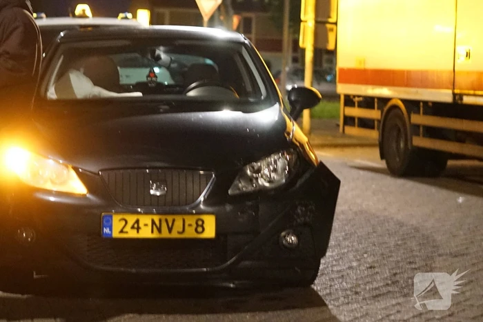 Schade na botsing tussen twee voertuigen