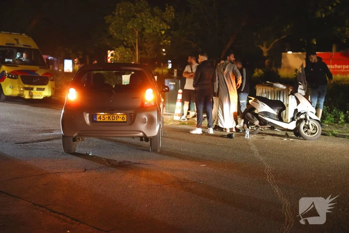 Scooterrijder geschept op kruising