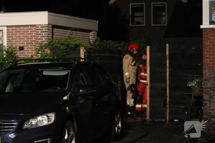 Brand in vuilniscontainer slaat over