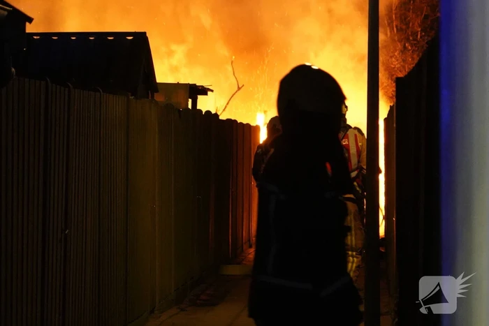 Uitslaande brand in bijgebouw