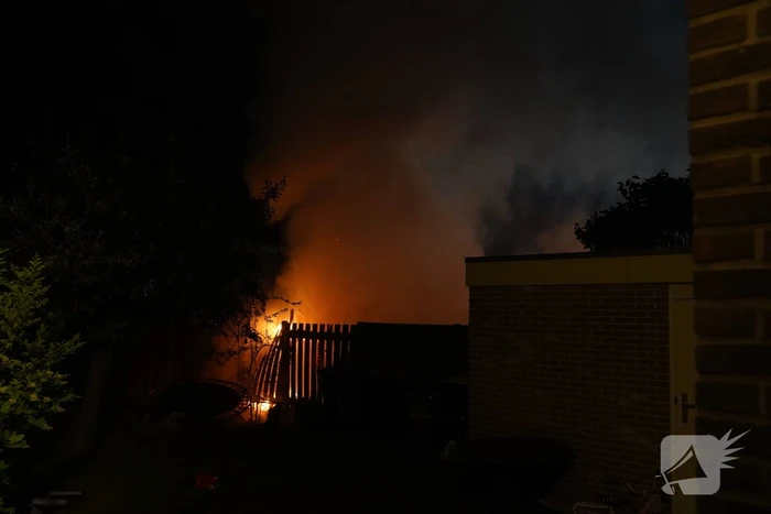 Uitslaande brand in bijgebouw