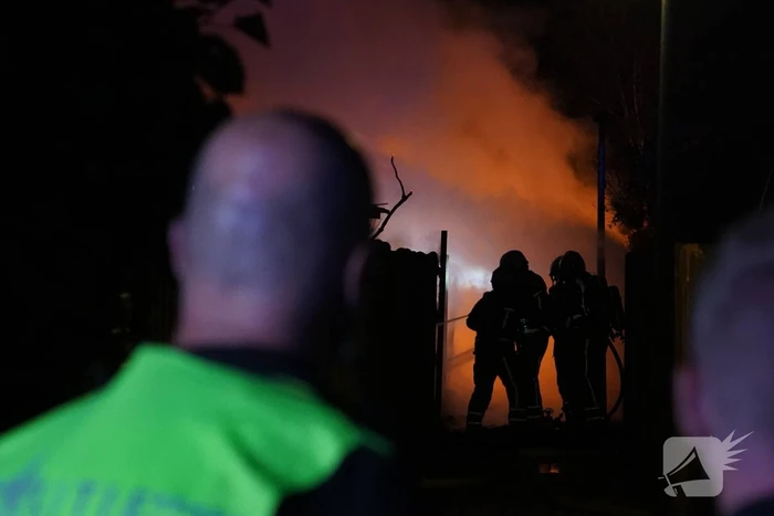 Uitslaande brand in bijgebouw