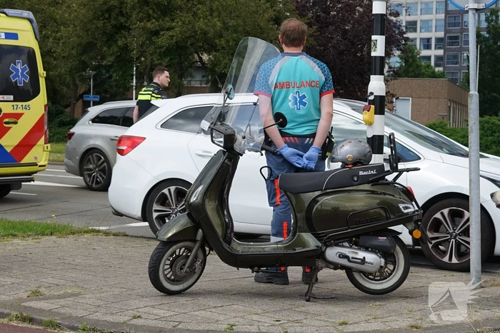 Scooterrijder gewond bij aanrijding met automobilist