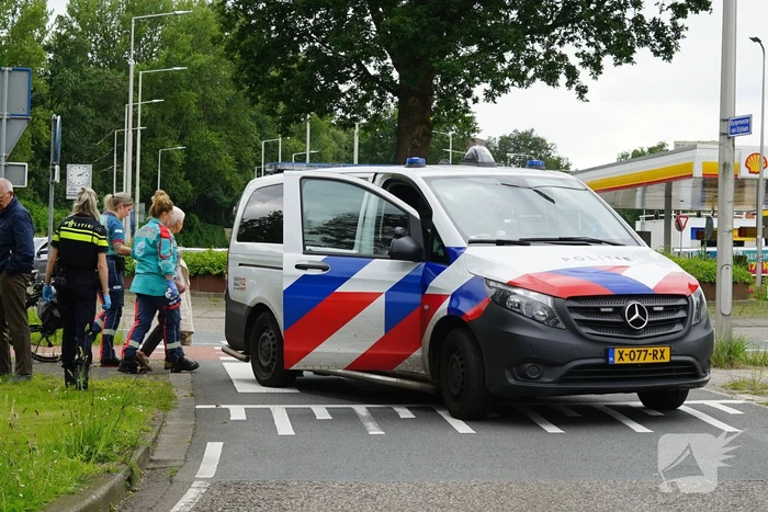 Fietster gewond aan hoofd na aanrijding met auto