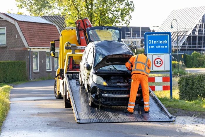 Automobilist raakt van de weg belandt in sloot
