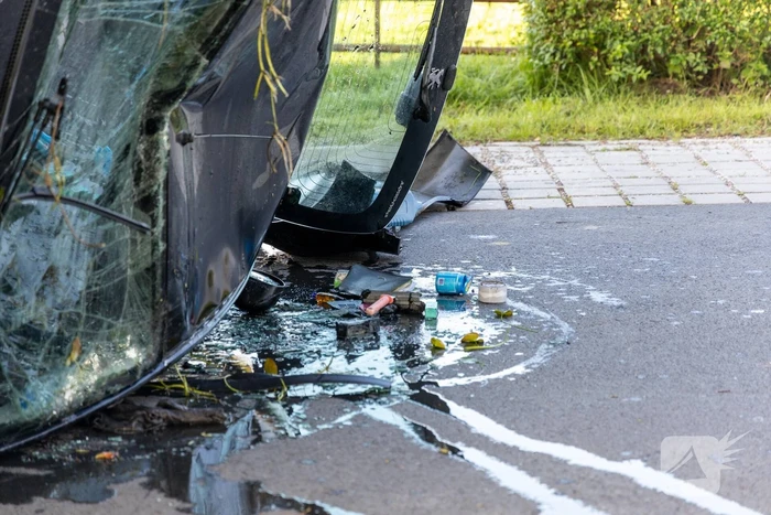 Automobilist raakt van de weg belandt in sloot