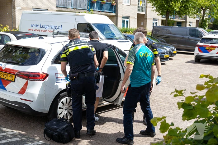Persoon zwaargewond na val uit raam