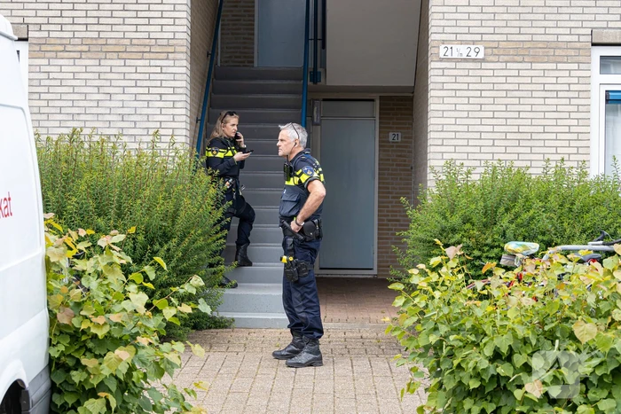 Persoon zwaargewond na val uit raam