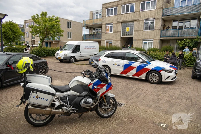Persoon zwaargewond na val uit raam